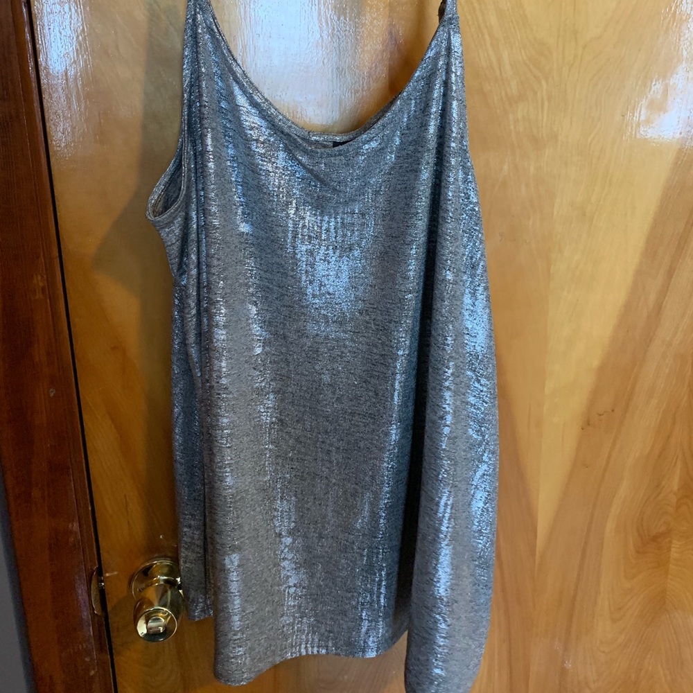 Torrid size 3 metallic top. Only worn once!